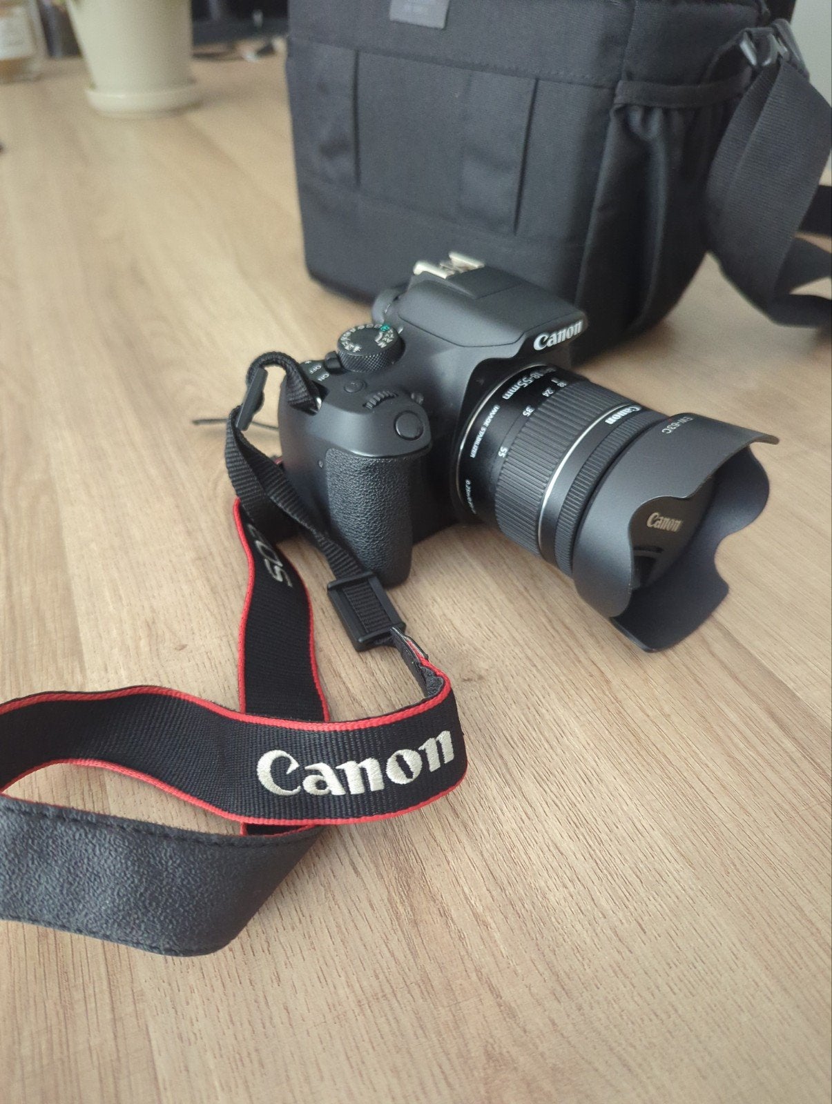 Canon EOS 1300D met 2 lenzen en accessoires, Ophalen of Verzenden, Zo goed als nieuw, Canon