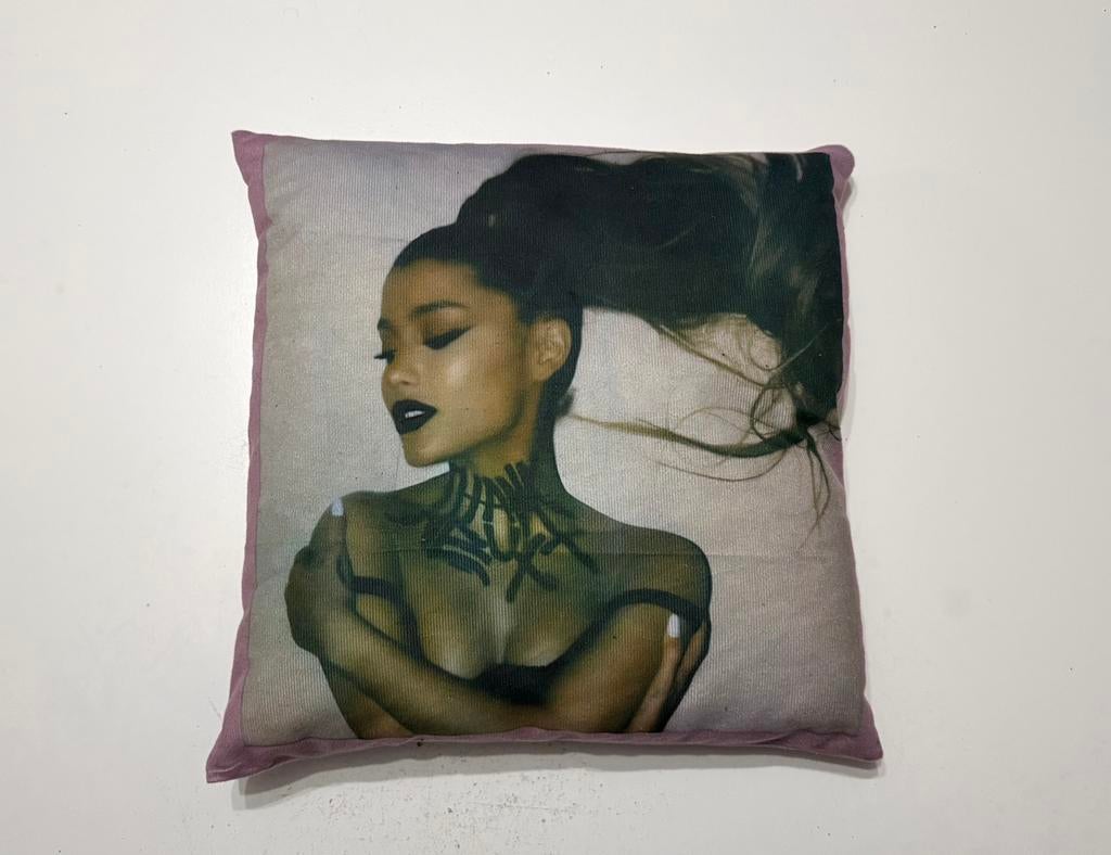 Ariana Grande sierkussen – nieuw, Huis en Inrichting, Ophalen of Verzenden, Nieuw, Vierkant
