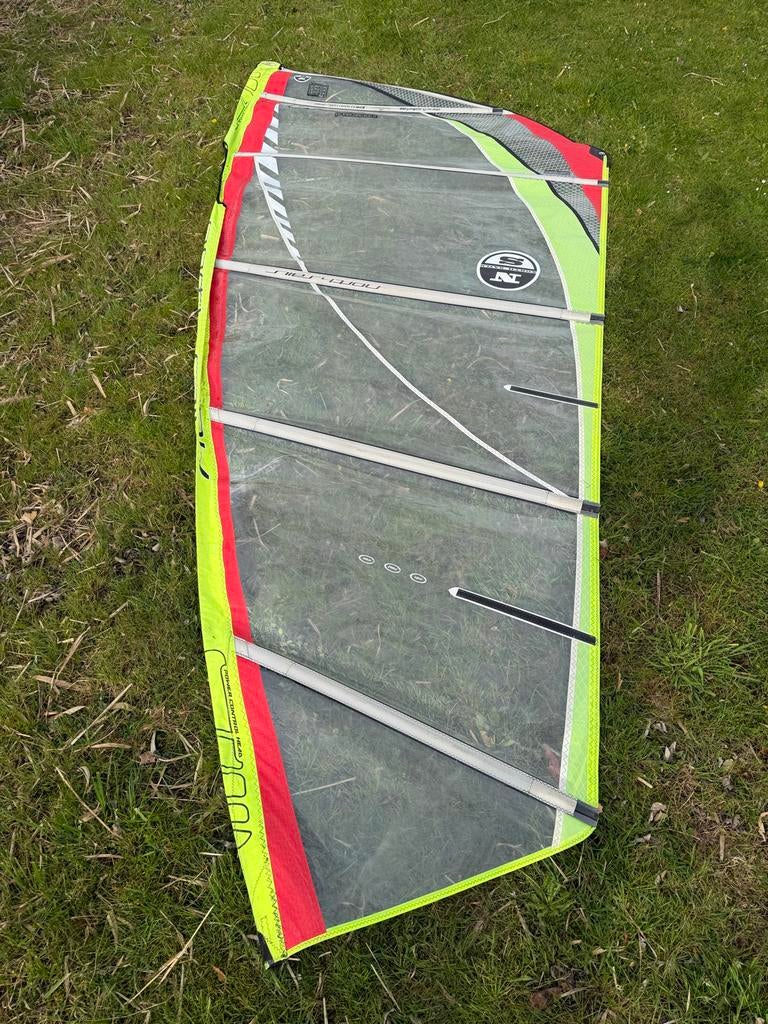 North Sails Volcano 5.8 - Windsurfzeil, Watersport en Boten, Windsurfen, Ophalen, Gebruikt, Zeil, 5 tot 7 m²