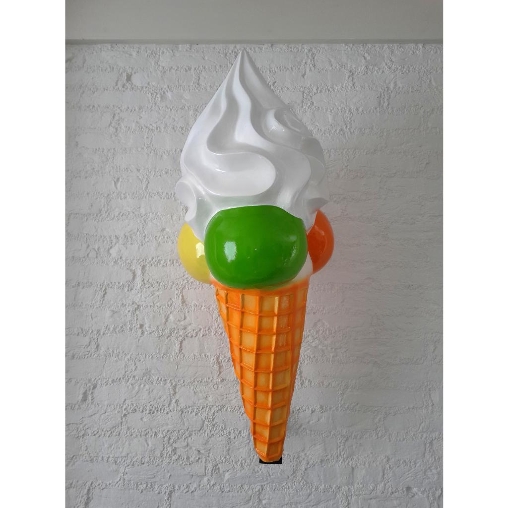 Schepijsje 90 cm - polyster schepijs op ijshoorn met beugel, Verzamelen, Merken en Reclamevoorwerpen, Ophalen, HorecaBeelden, Overige typen