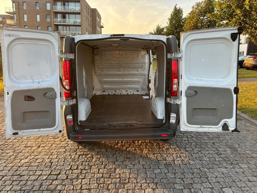 Foto 6 van Opel Vivaro 2.0 CDTI L2H1 66KW 2011 3-zit