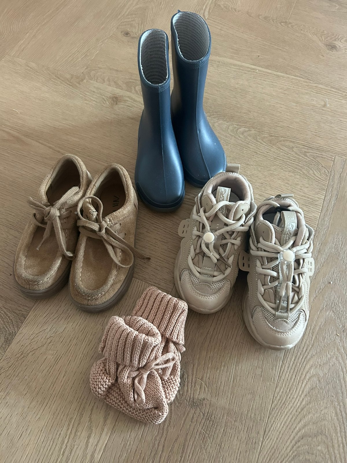 3 paar schoenen en een paar slofjes - heel goed-, Ophalen, Schoenen