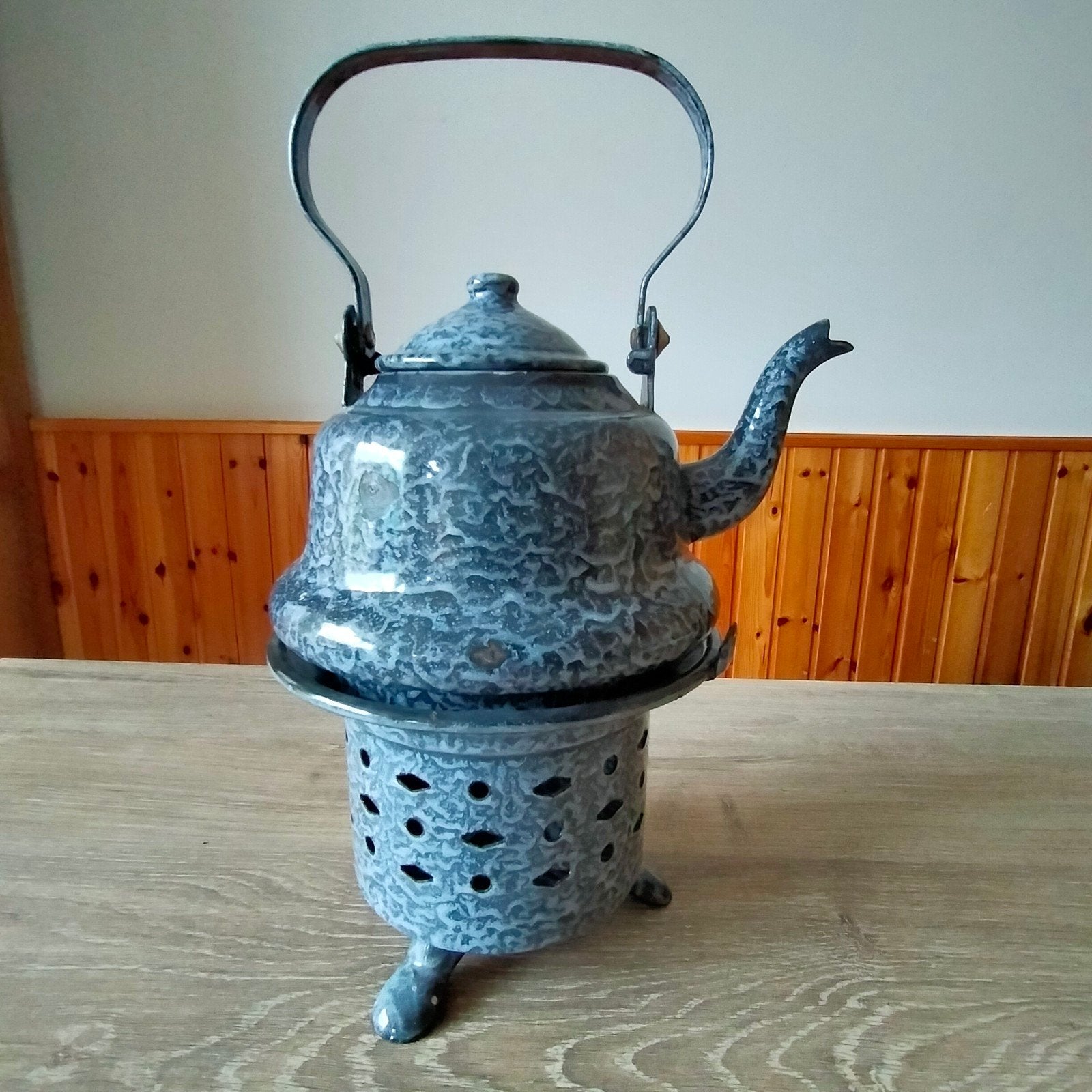 EMAILLE GRIJSGEWOLKT COMFOORTJE MET WATERKETELTJE., Ophalen of Verzenden