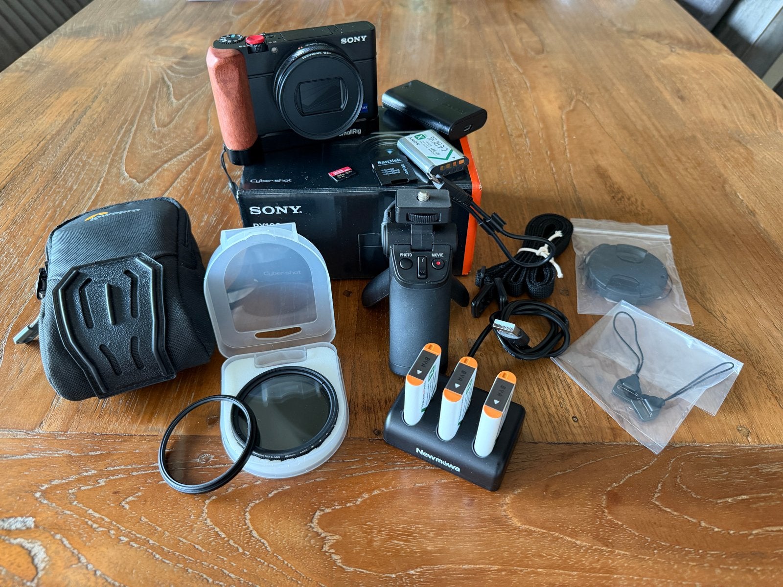 Sony RX100M7 met de houten SmallRig grip, 3 extra batterijen, Beeldstabilisatie, Ophalen of Verzenden, Zo goed als nieuw, Compactcamera