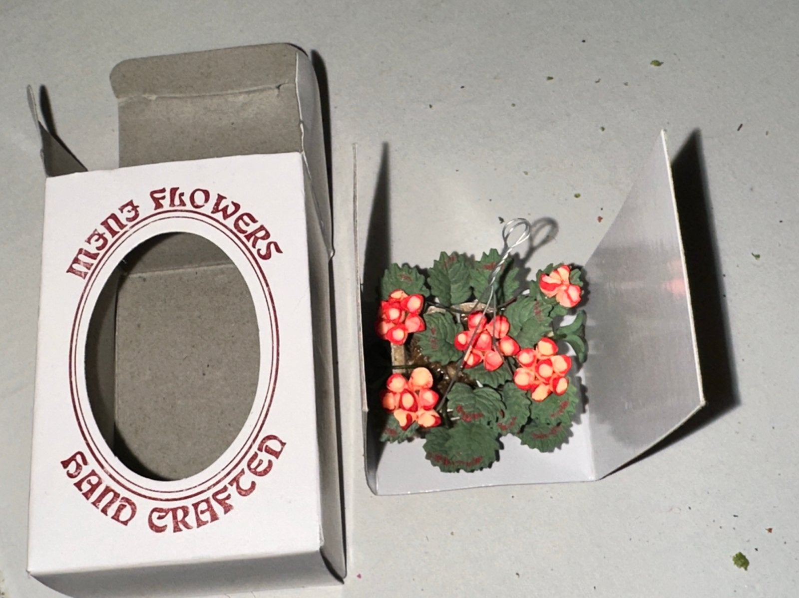 Handgemaakte Miniatuur Hangplant - "Mene Flowers", Ophalen, Nieuw, Poppenhuis