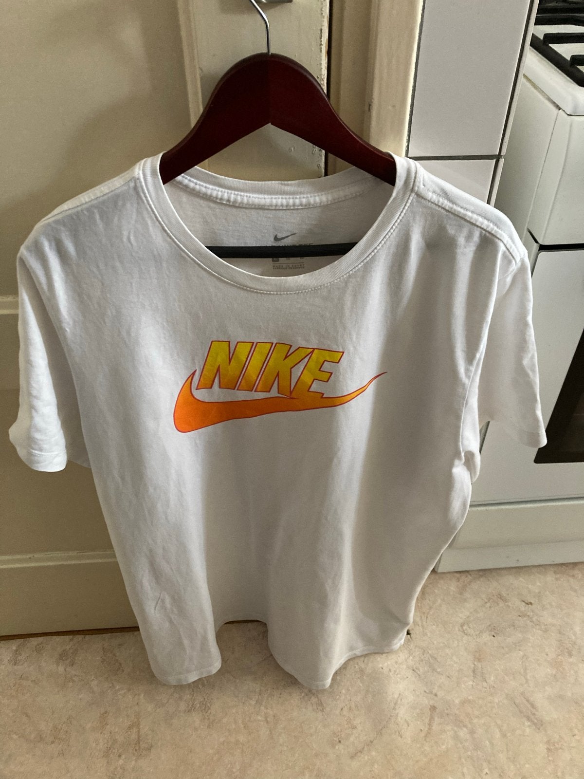 Nike T-shirt wit met oranje/gele print - Maat XL, Verzenden, Zo goed als nieuw, Maat 56/58 (XL), Wit