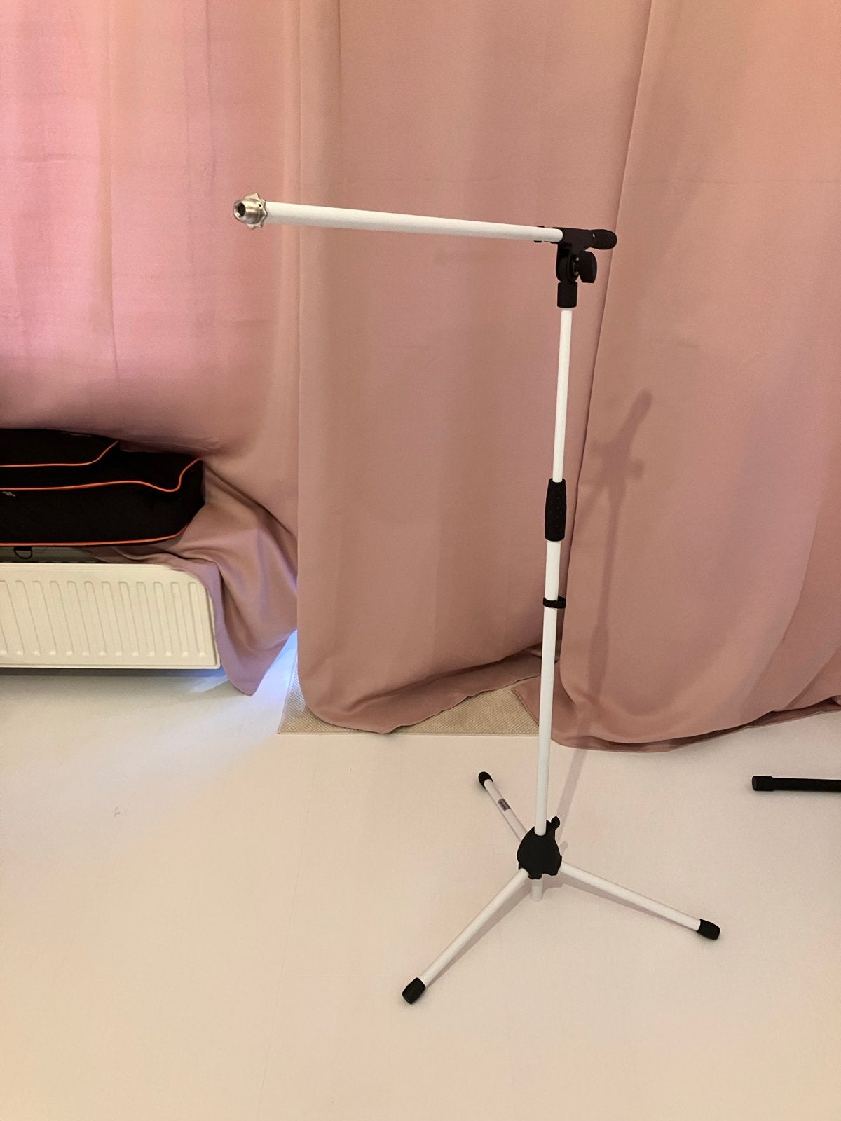 Witte microfoonstandaard met boomarm, Muziek en Instrumenten, Standaards, Ophalen, Gebruikt, Instrumentstandaard, Microfoon