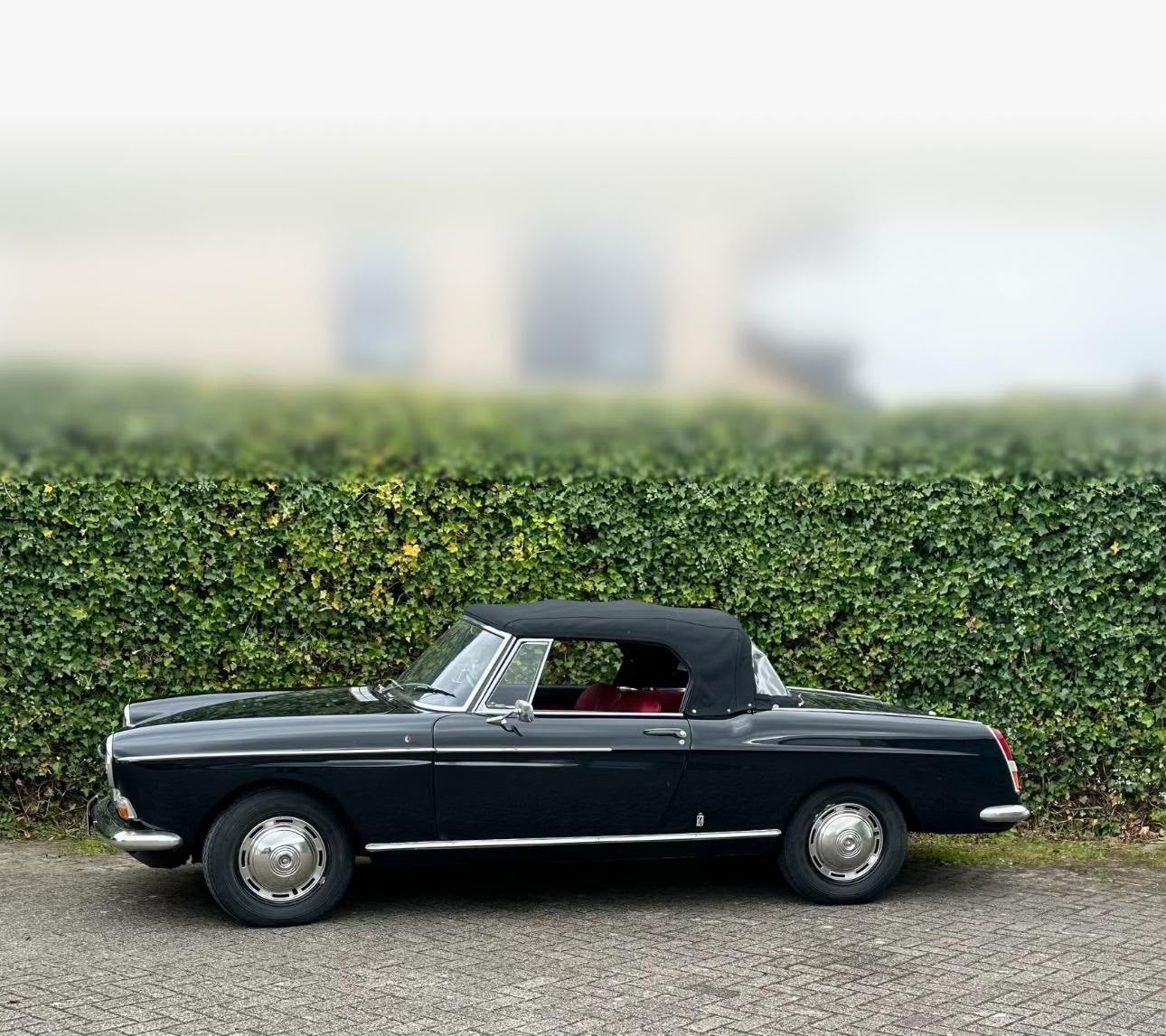 Van clublid Peugeot 404 Cabrio 1968 top staat 1vd 15 in NL, Auto's, Peugeot, 1618 cc, 74 pk, Cabriolet, 4 stoelen