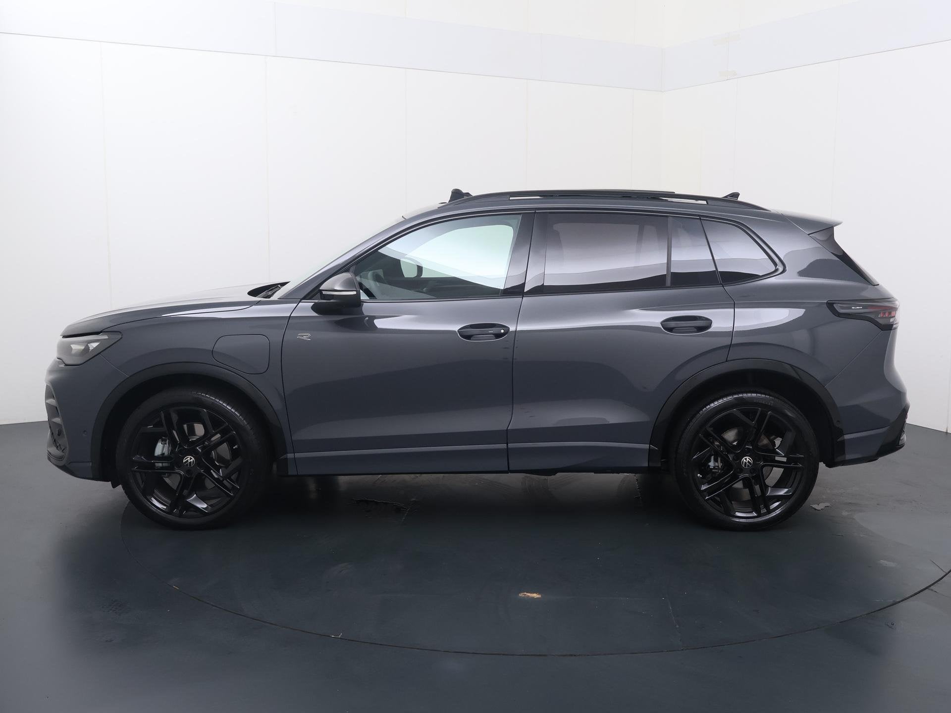 Volkswagen Tiguan 1.5 eHybrid R-Line Edition | 272 PK | SoH, 12 maanden, 4 cilinders, 150 min, Hybride Elektrisch/Benzine