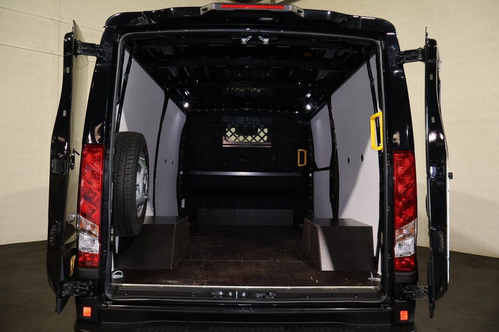 Iveco Daily 35C21 Hi-Matic Luchtvering 3.5T Trekhaak, Auto's, Automaat, Stof, Gebruikt, Zwart