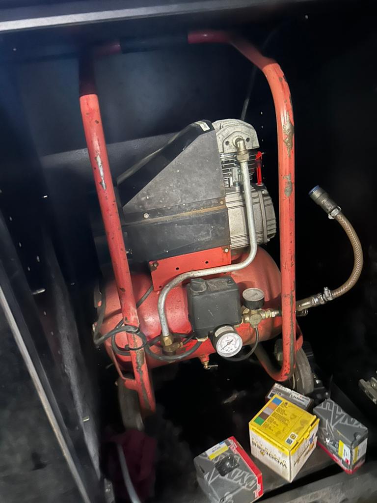 Lucht Compressor, Auto diversen, Autogereedschap, Ophalen of Verzenden, Zo goed als nieuw