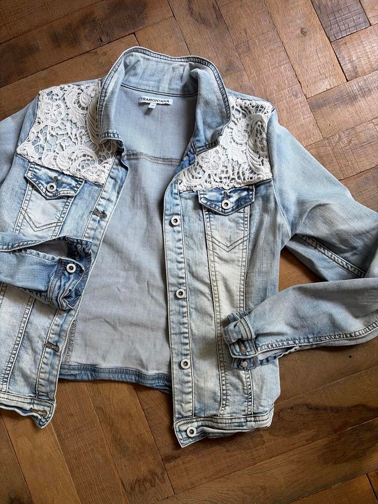 Tramontana spijkerjasje met kant - Maat M, Kleding | Dames, Verzenden, Zo goed als nieuw, Maat 38/40 (M), Blauw