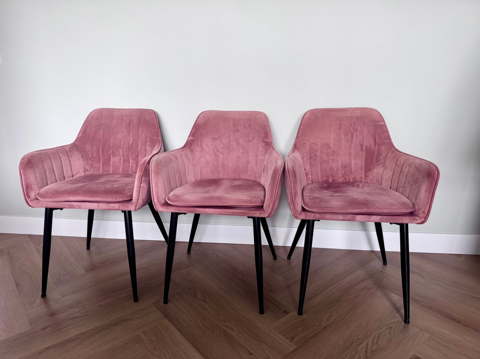 Roze velvet kuipstoel, eetkamerstoelen pink fluweel, Huis en Inrichting, Stoelen, Ophalen, Gebruikt, Overige kleuren, Drie