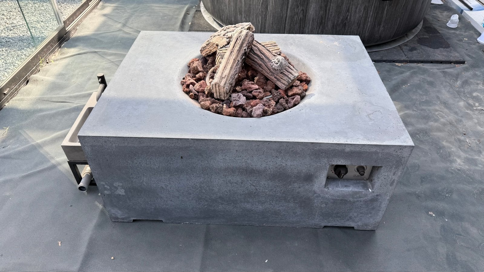 Betonnen Vuurtafel / Vuurkorf met Lavastenen, Ophalen, Gebruikt, Vuurkorf
