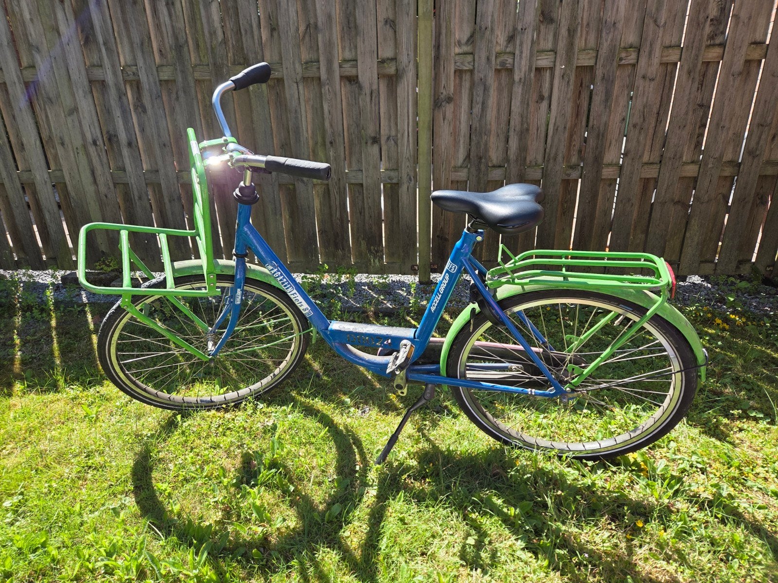 Blauwe transportfiets met groene rekken, Terugtraprem, Gebruikt, Goederen, Ophalen