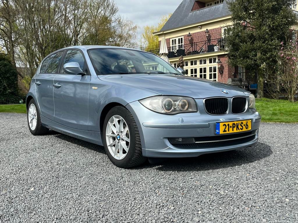 BMW 1-Serie 118i 2011 NIEUWE distributie, nieuwe apk!, 1995 cc, Blauw, Origineel Nederlands, 1200 kg