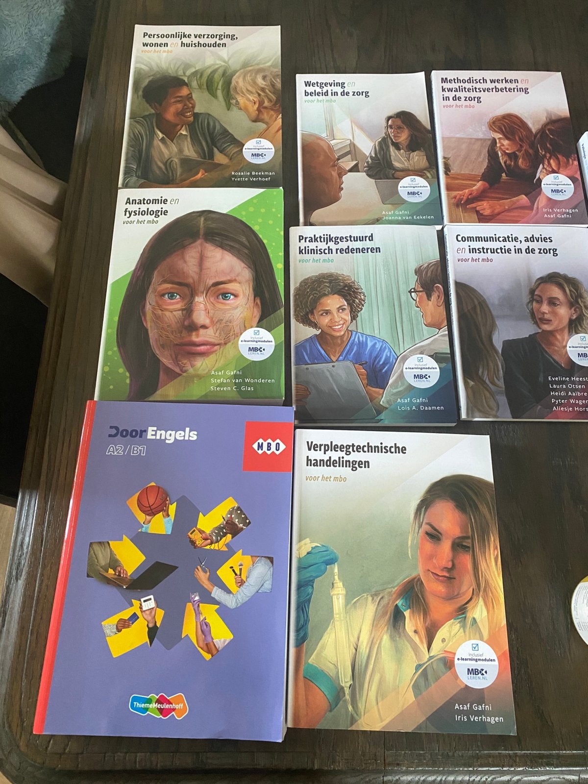 Verpleegkundige boeken MBO gratis af te halen, Ophalen of Verzenden, Zo goed als nieuw, Overige niveaus