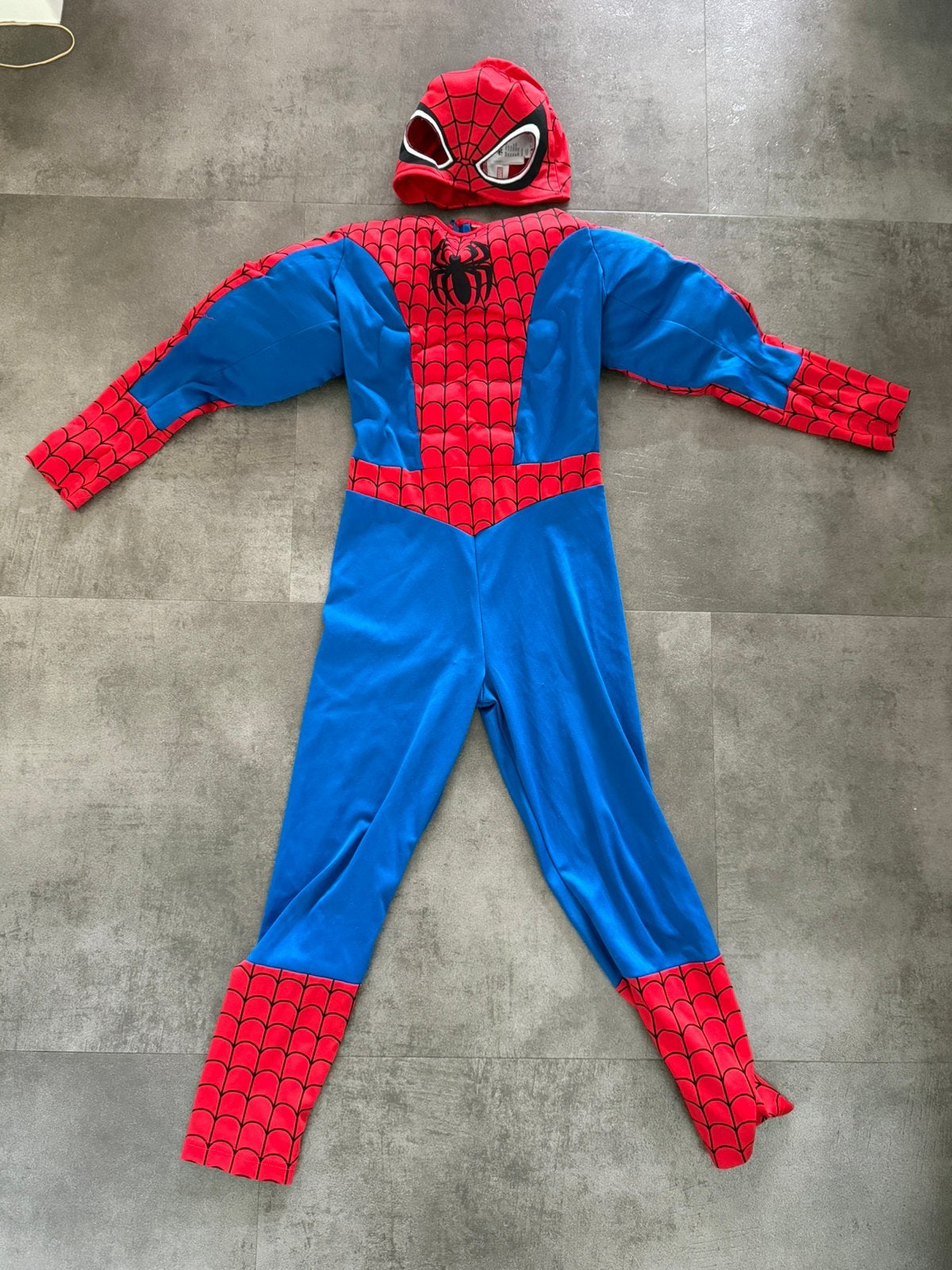 Spiderman pak maat 122-128 plus eenpersoonsdekbed Spiderman, Ophalen of Verzenden, Gebruikt