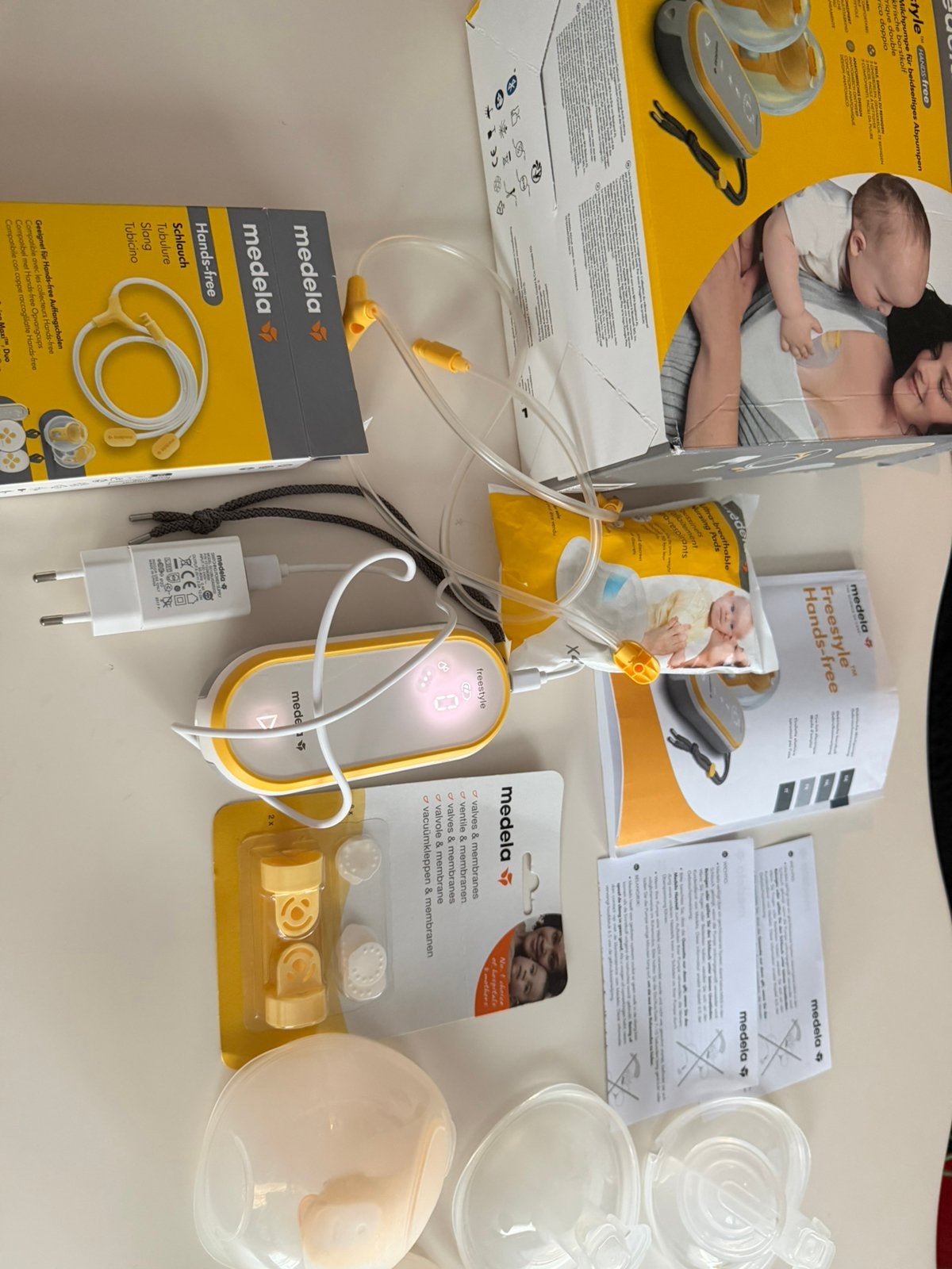 Medela freestyle handsfree kolf in goede staat, Kinderen en Baby's, Babyvoeding en Toebehoren, Ophalen, Zo goed als nieuw, Borstkolf