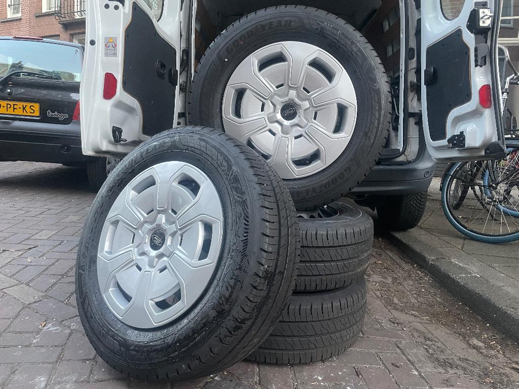 Nieuwe Ford custom banden inclusief TPMS 2024-  Origineel, 16 inch, Nieuw, Ophalen of Verzenden, Band(en)