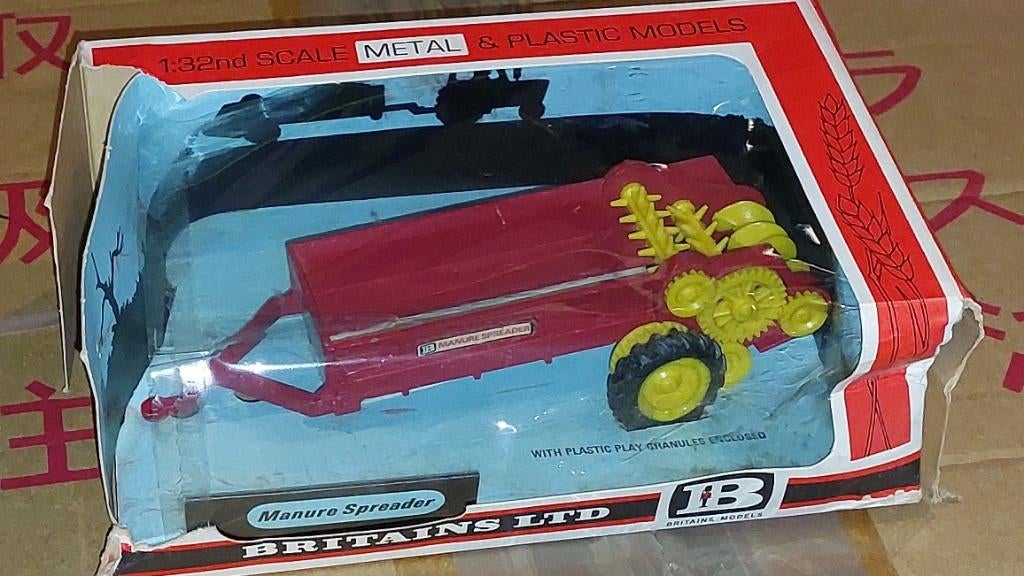 Britains 9540 mestverspreider rode MF Massey Ferguson, Ophalen of Verzenden, Nieuw, Tractor of Landbouw, Britains
