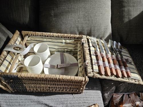 Vintage Picknickmand met Servies en Bestek, Ophalen of Verzenden, Gebruikt
