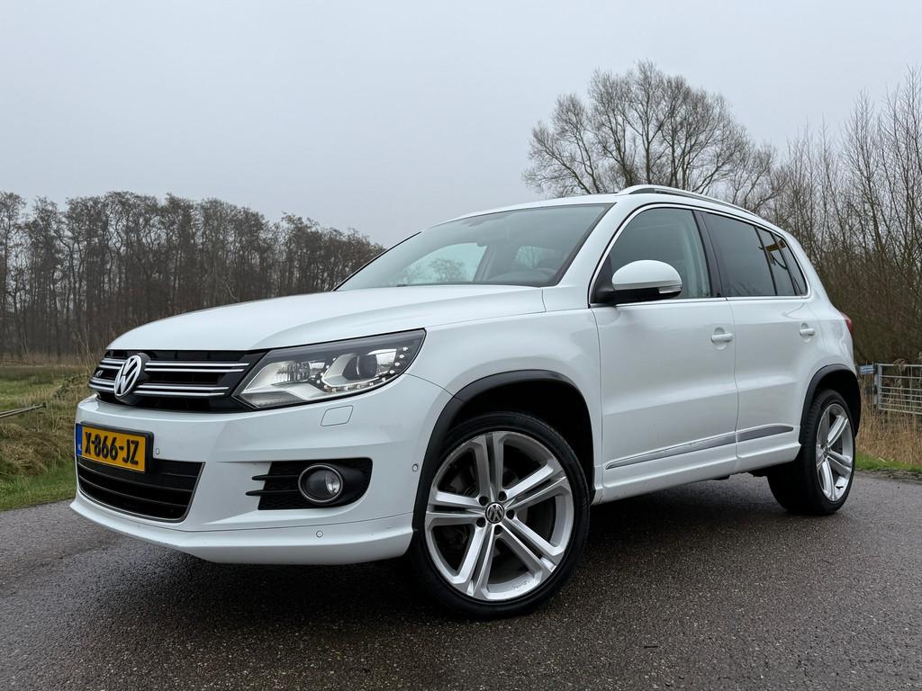 Volkswagen Tiguan 2.0 TSI R-Line 4Motion Automaat | Panorama, Auto's, Automaat, Euro 5, Parkeersensor, Gebruikt