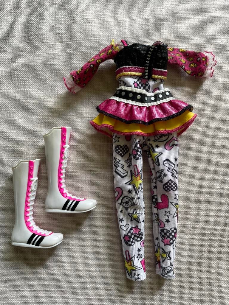 MGA Moxie Girlz Avery outfit Barbie 2010., Ophalen of Verzenden, Gebruikt, Barbie