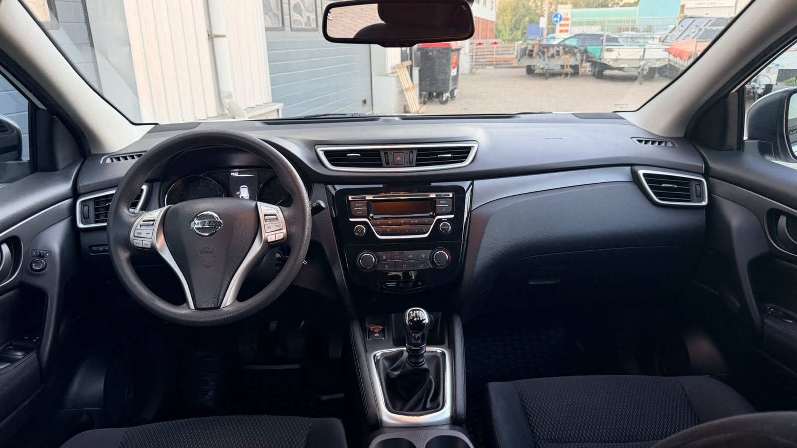 Foto 11 van Nissan Qashqai 1.2 T Visia ZEER NETJES!