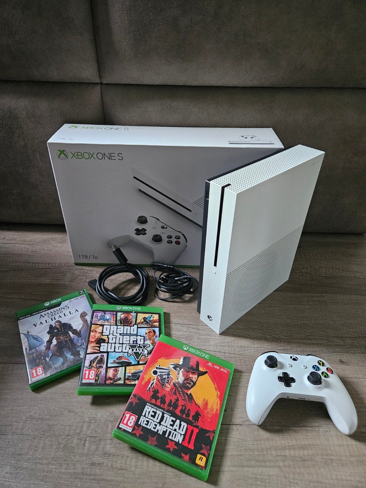 Xbox One S 1TB met controller en 4 games, Ophalen, Met games, Xbox One S, Zo goed als nieuw