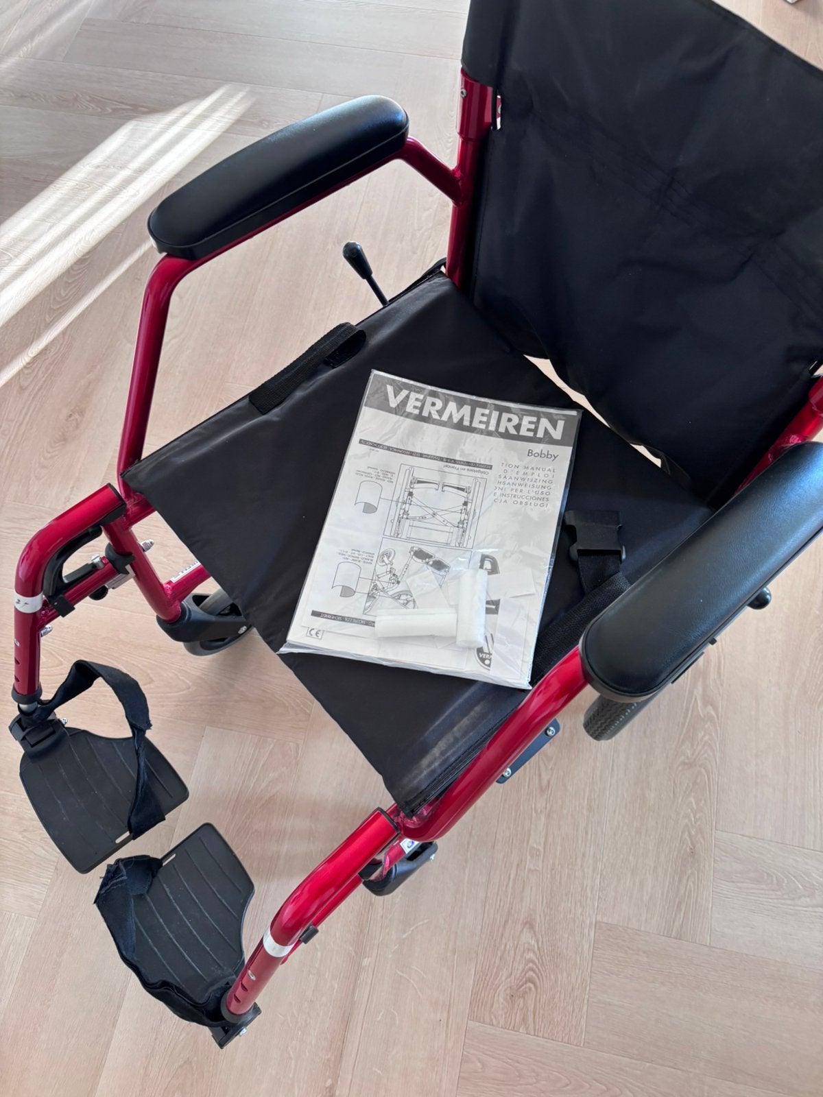 Vermieren Bobby lichtgewicht rolstoel, Diversen, Rolstoelen, Ophalen, Inklapbaar, Zo goed als nieuw, Duwrolstoel