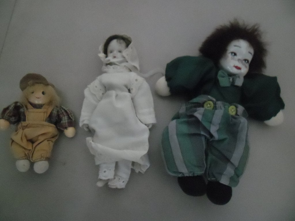 Diverse poppen: boerenjongen, porseleinen pop, clown, Ophalen of Verzenden, Gebruikt, Mens