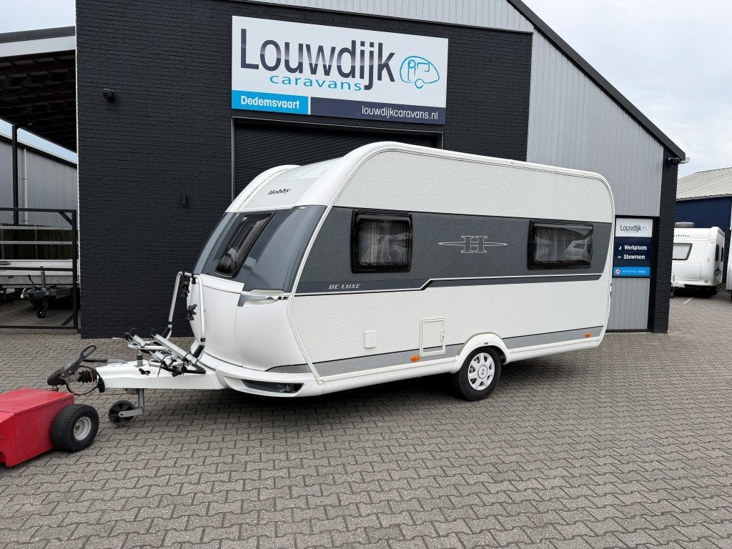 HOBBY De Luxe 440 SF ’21 (Vastbed 210cm), Caravans en Kamperen, Caravans, Vast bed, Hobby, Bedrijf, Treinzit