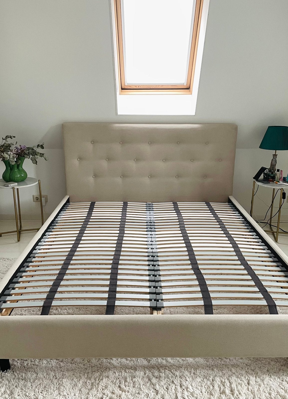 Het bed met lattenbodem 160x200cm, Ophalen, Beige, Tweepersoons, Zo goed als nieuw