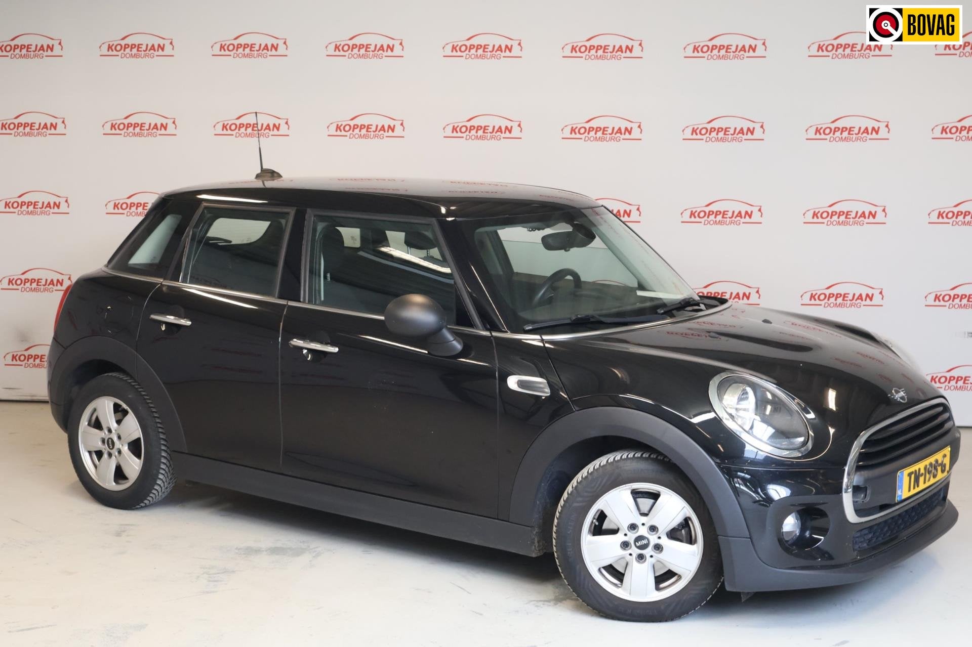 Mini Mini 1.5 One First Salt NL auto,BTW, Carplay, allseason, Voorwielaandrijving, Stof, Zwart, Origineel Nederlands