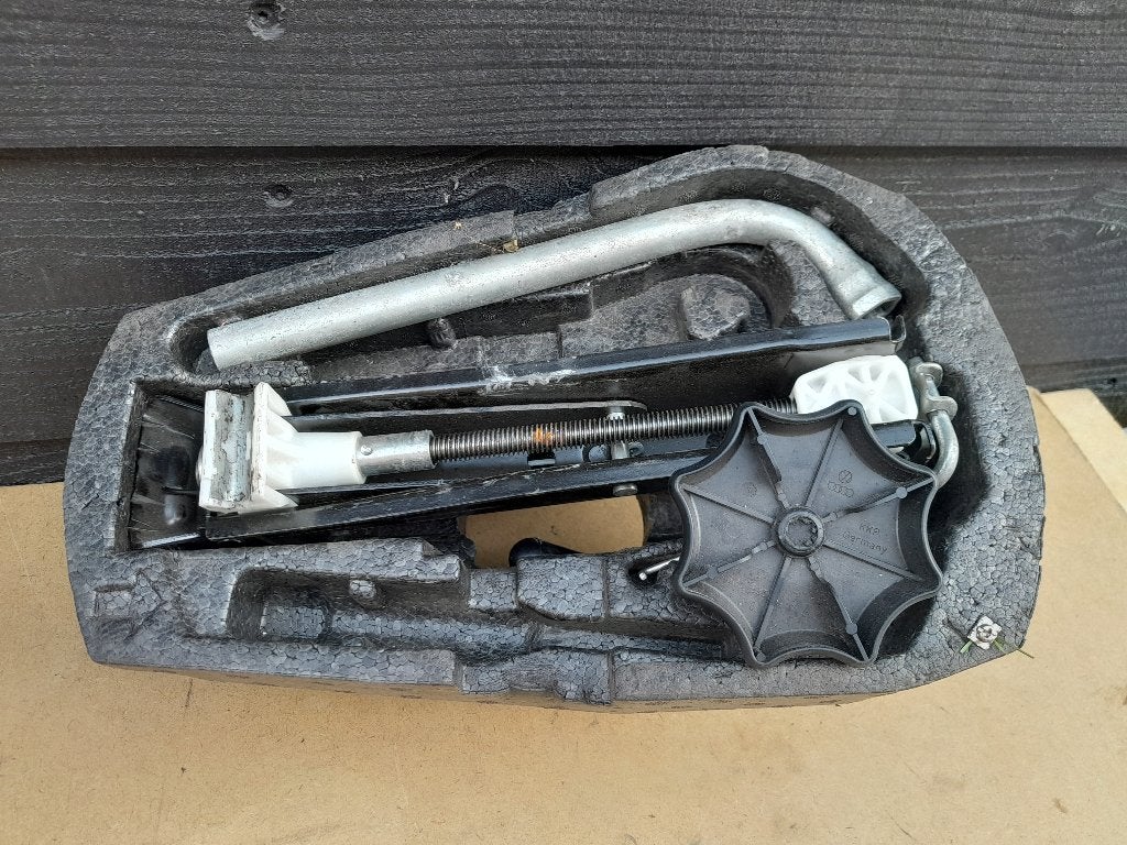 KRIKSET / GEREEDSCHAPSET - Origineel - VW POLO V - 6R, Verzenden, Gebruikt
