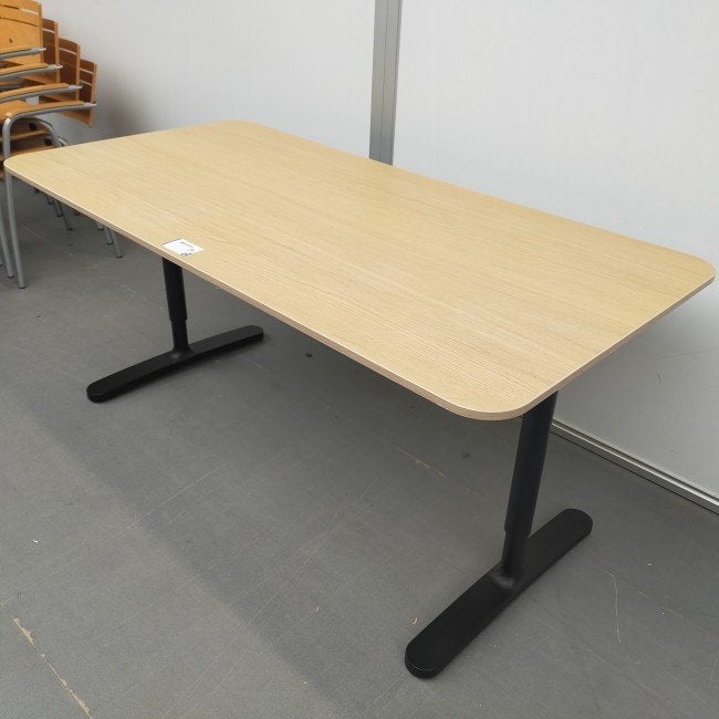 Bekant Ikea bureau met metalen onderstel, Gebruikt, Modern kantoor, 50 tot 100 cm, 150 tot 200 cm