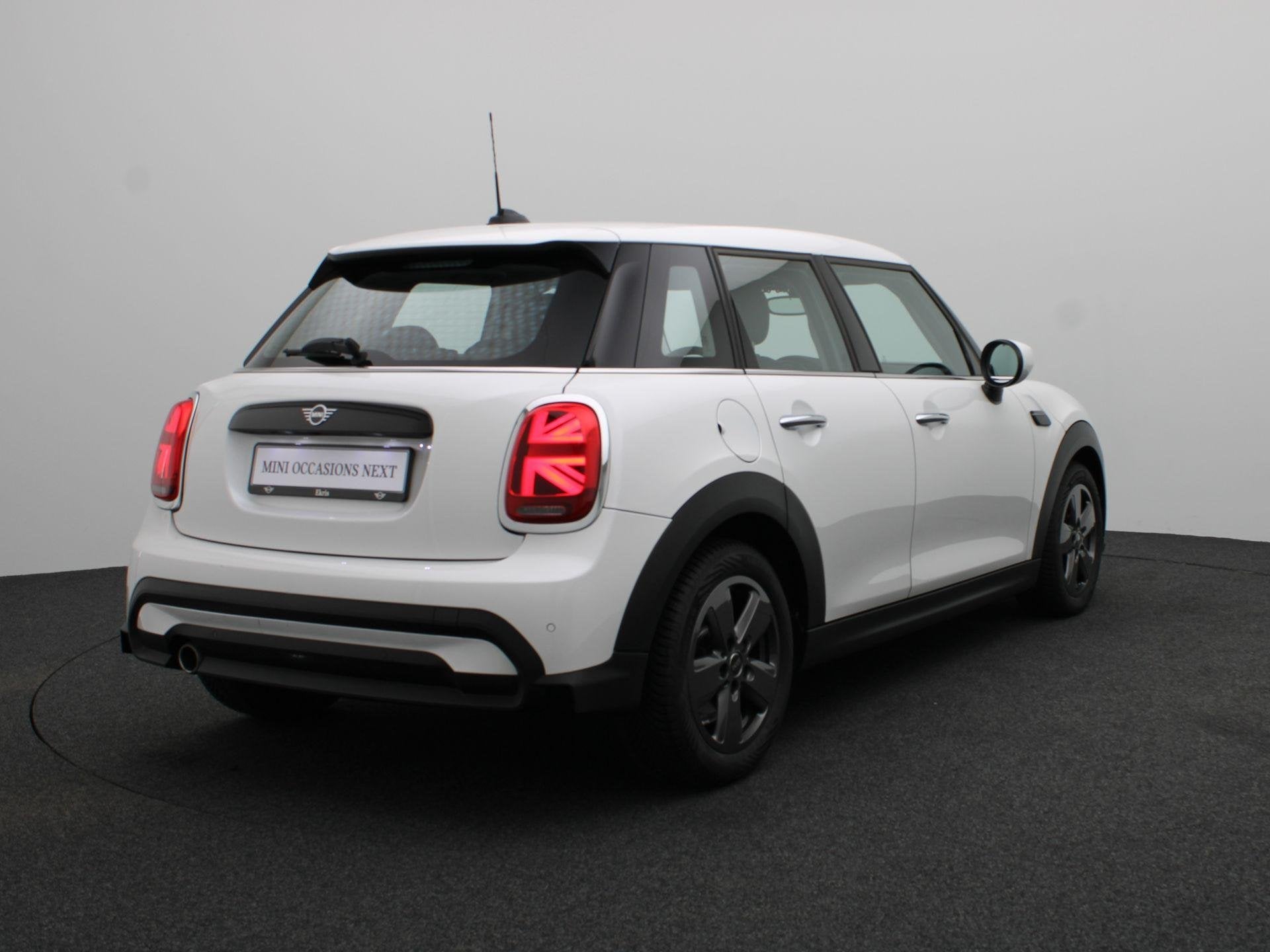 MINI 5-deurs Cooper Classic + Balance Pack + PDC Achter + LE, Auto's, Gebruikt, Met garantie (alle), Wit, Origineel Nederlands