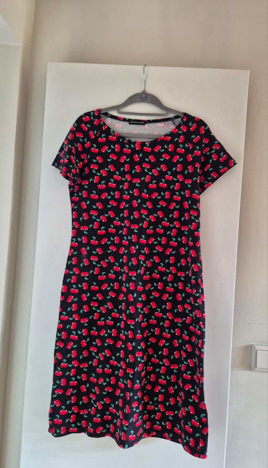 zomer jurk met kersenprint maat m, Ophalen of Verzenden, Zo goed als nieuw, Zwart, Knielengte