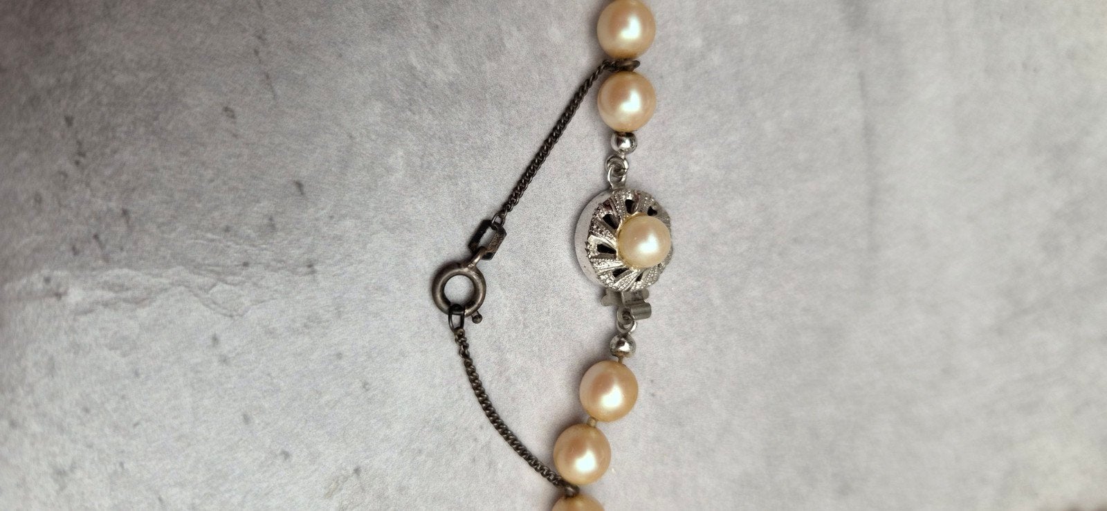 Prachtig Vintage Parelslotje – Echt 835 Zilver met Parel & V, Sieraden, Tassen en Uiterlijk, Antieke sieraden, Ophalen of Verzenden