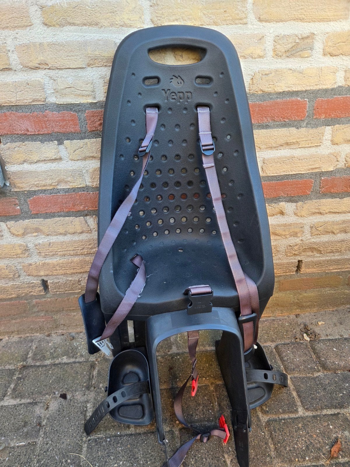 Yepp Achterzitje Fietsstoeltje, in goede staat, met adapter, Fietsen en Brommers, Ophalen, Achterzitje, Voetsteuntjes, Yepp
