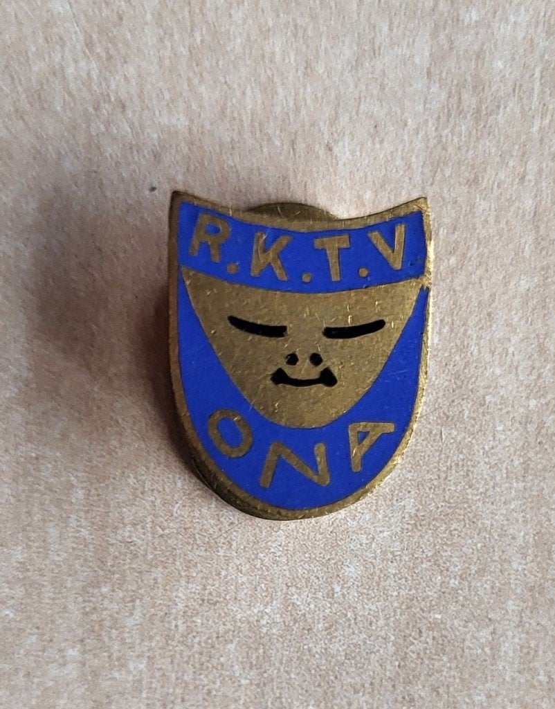 RKTV Toneel Vereniging ONA emaille knoop, Gebruikt, Niet vindbaar, Niet vindbaar, Speldje of Pin