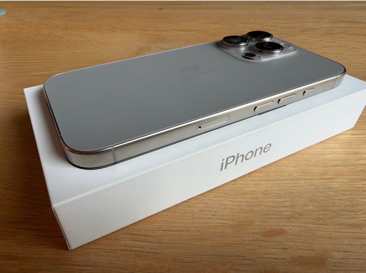 Iphone 16 pro 128gb naturel, Telecommunicatie, 128 GB, Zo goed als nieuw, 85 %, Ophalen