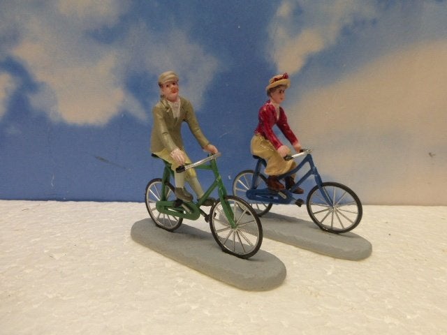 lemax bike ride date kerstdorp poppeetjes figurines beeldjes, Diversen, Kerst, Ophalen of Verzenden, Zo goed als nieuw