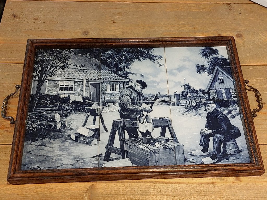 Delfs blauw Tegeldienblad- Klompenmaker, Ophalen of Verzenden