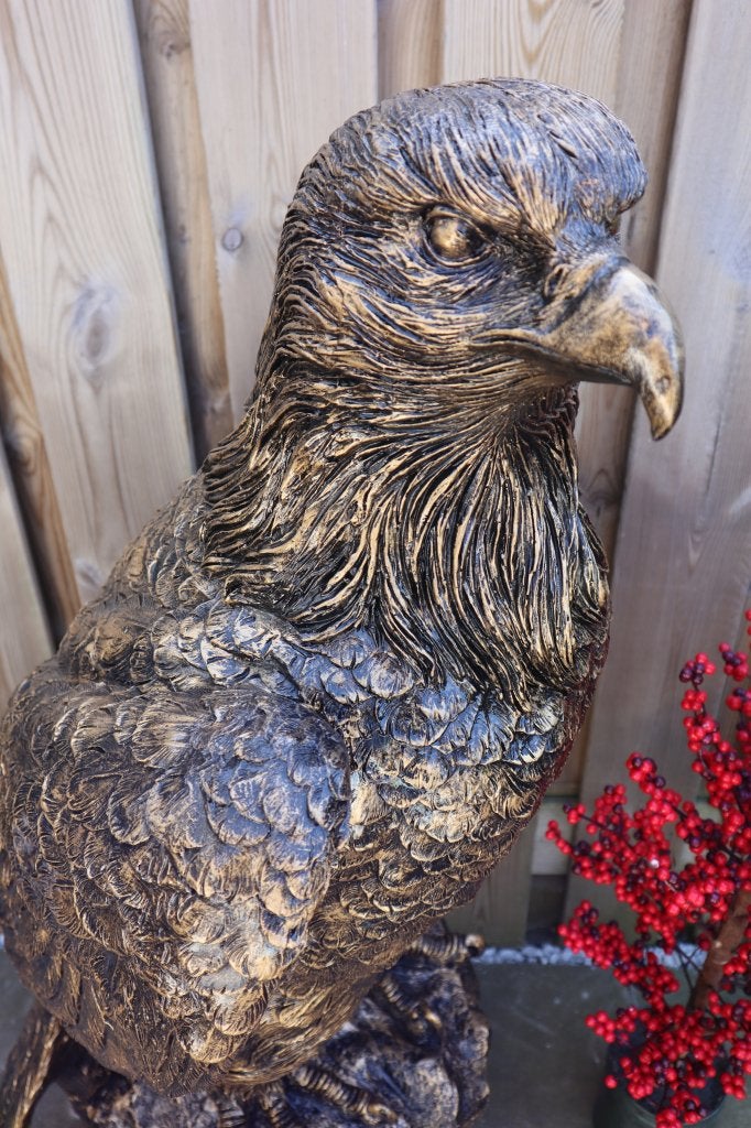 Arend op stam tuinbeeld goud 120 cm – staand dierenbeeld, Tuin en Terras, Tuinbeelden, Dierenbeeld, Kunststof, -, -