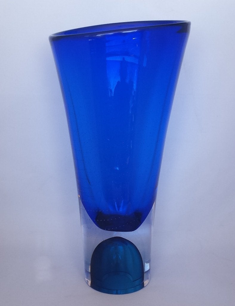 Kosta Boda Zoom (Göran Wärff) - enorme blauwe (spijker)vaas, Antiek en Kunst, Glas, Vaas, 34 cm, Ophalen of Verzenden