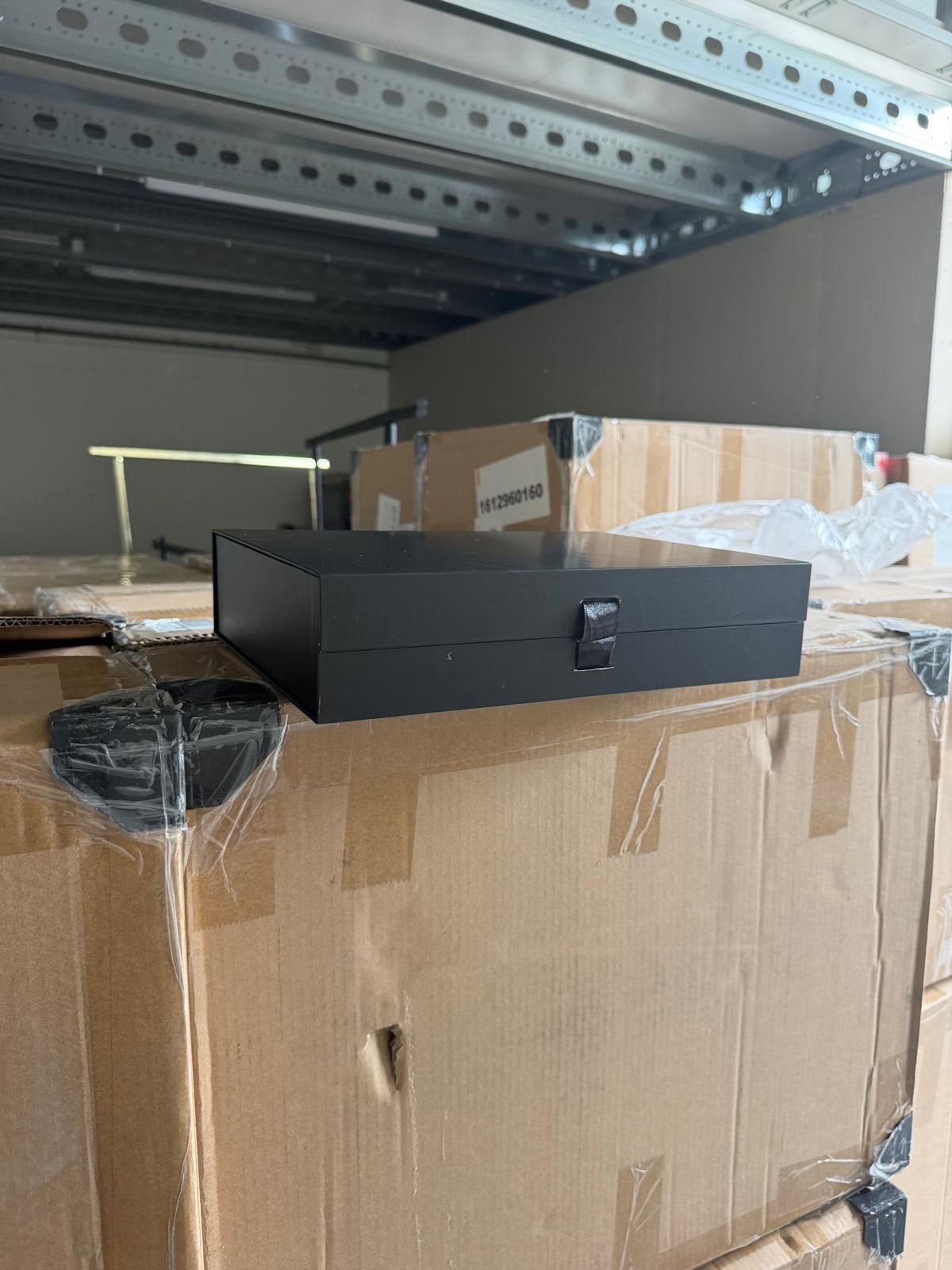 650 stuks kwalitatieve verzend- of geschenkdozen, Ophalen, Doos, Minder dan 35 cm, Zo goed als nieuw