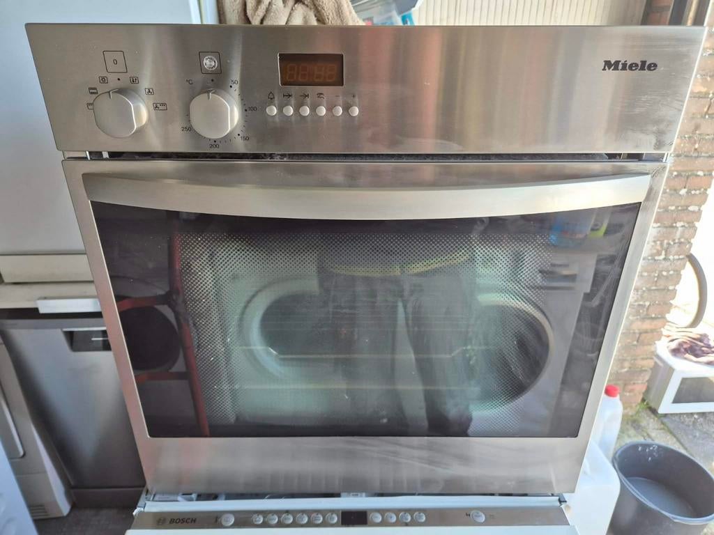 Miele H316-3B RVS inbouw oven 60cm, Hete lucht, Ophalen of Verzenden, Zo goed als nieuw, Oven met grill