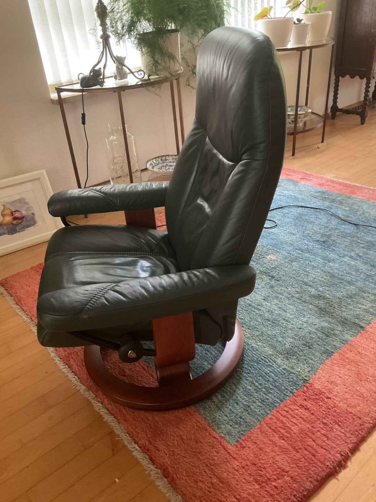 Stressless fauteuil donkergroen leer, lage zit, met hocker, Ophalen, Zo goed als nieuw, 75 tot 100 cm, Leer